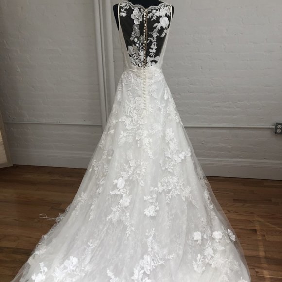 Pronovias Eleana Gown - Picture 4 of 5